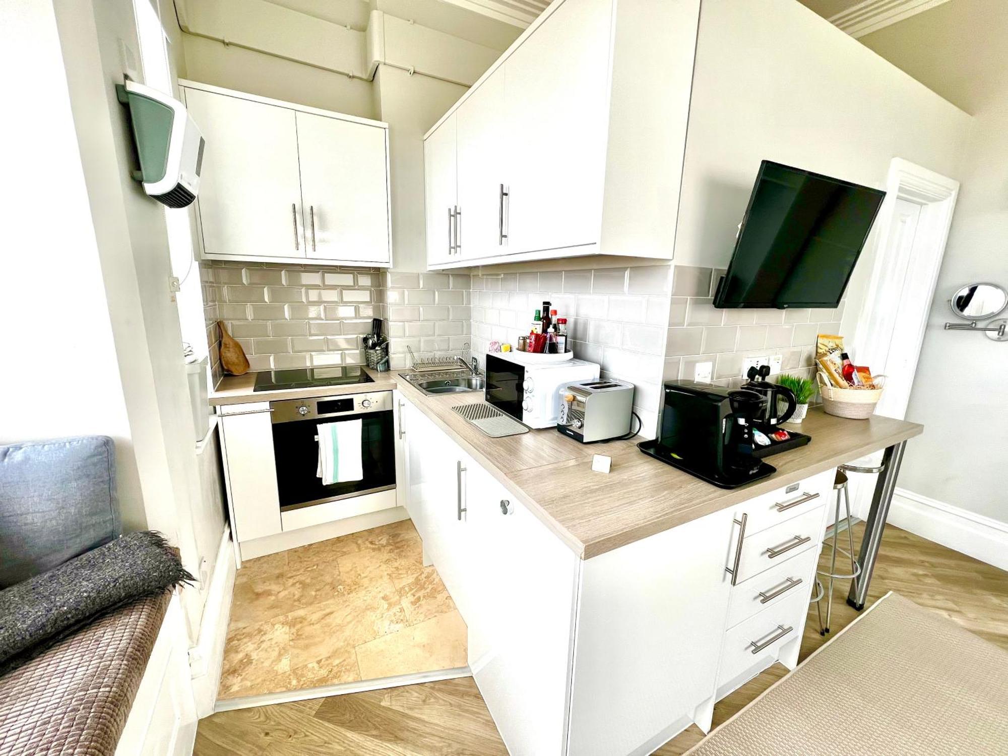 Beachfront Compact Coastal Crib, Direct Sea Views & Air Conditioning Littlestone-on-Sea Exterior photo
